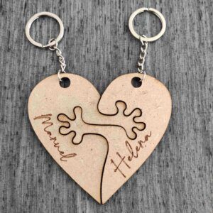 Llavero madera personalizado - Corazón abrazo